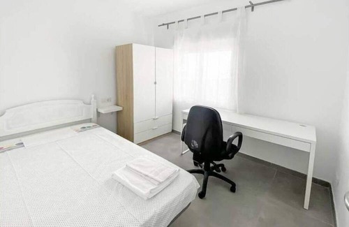 Castello de la Plana Apartment | Elegant 4 beds near train station upto 6 Pax