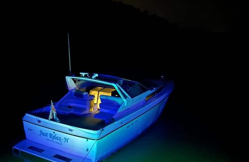 Henderson Boat Rental | Looking for a unique lake travel experience? Look no further!