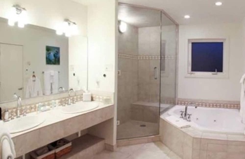 Eastsound Condo | Water View! Elegant Starboard Suite in the heart of Eastsound Village