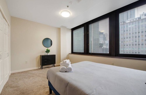 Downtown Pittsburgh Apartment | Upscale Charm | 24/7 Valet Gym Lounge