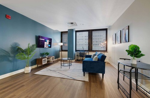 Downtown Pittsburgh Apartment | Upscale Charm | 24/7 Valet Gym Lounge