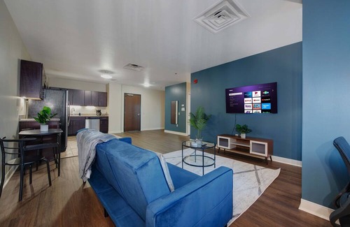 Downtown Pittsburgh Apartment | Upscale Charm | 24/7 Valet Gym Lounge