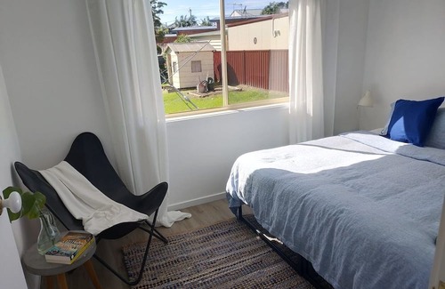 Eden House | Easy Walk to Beach & Town, pet friendly with SUPERHOSTS