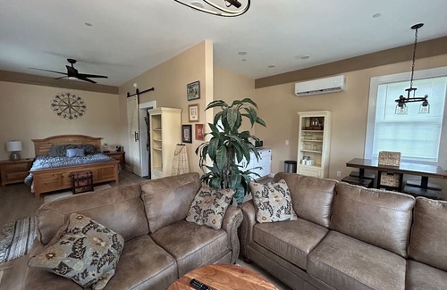 St. Martin Cottage | 1 bedroom studio suite located 10 from Maryland beaches