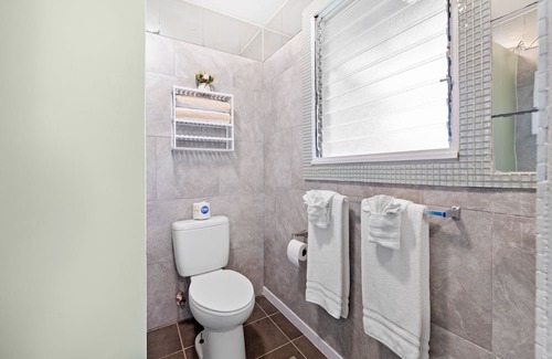 McCully - Moiliili House | Cozy 1BR/1BA Hawaiian Hideaway - Ideal for Couples, Near Top Attractions