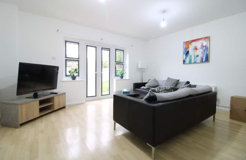 Nine Elms House | Immaculate Nine Elms Room Let!
