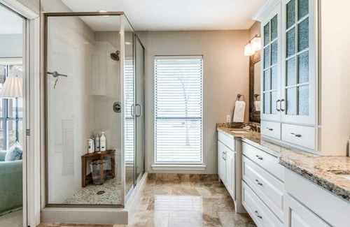 Malakoff House | Beautifully Updated Cedar Creek Lakehouse - Open Water Views