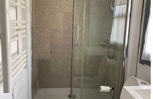 Villenave-d'Ornon Ski Chalet | Chalet au Fond du Jardin