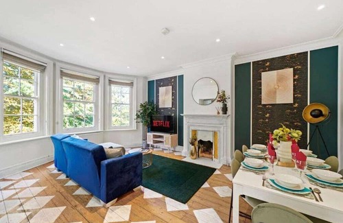 West Hill Apartment | Modern Deluxe 3 Bed in Putney - Parking