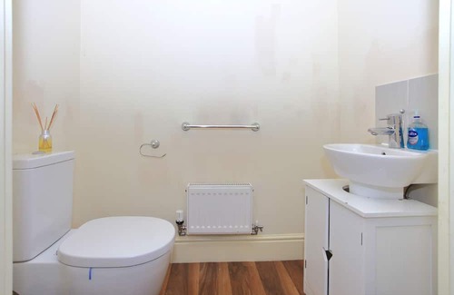 Peterborough House | Beautiful 5 Bed Detached House - Sleeps 9