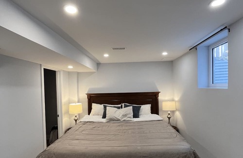 Central Erin Mills House | Private and Cozy Basement Apartment