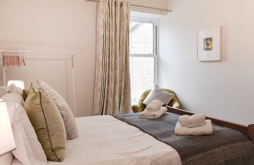Arnside Cottage | Belmont Apartment seamlessly combines modern comfort with timeless charm, providing a tranquil sanct