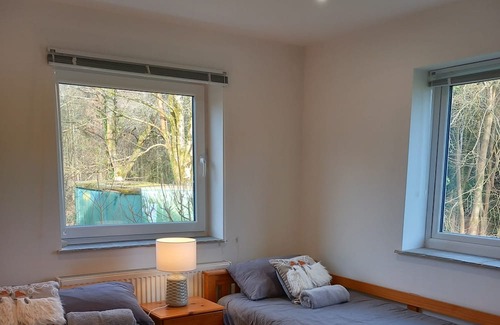 Ruardean House | The Bunglalow, modern, Spacious, nestled in the heart of Forest of Dean