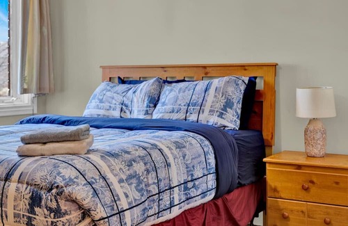 East Credit House | Charming Private Room & Ensuite in Shared Home