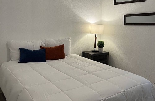 Eagle Pass Apartment | Hwy Apt - 2 bed/1 bath/Sleeps four/ 5 miles to Casino