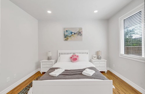 Mira Loma House | 4B2.5B/Private Hot tub/Amazing pool/Private garden