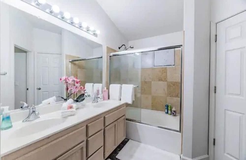 Elk Grove House | BoHo Centrally Located 3/2 KSB