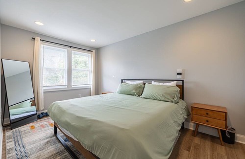 Fort Dupont House | Cozy Entire Updated 4BR 7 Beds Townhome in DC