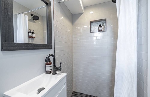 Fort Dupont House | Cozy Entire Updated 4BR 7 Beds Townhome in DC