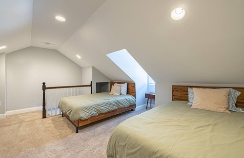 Fort Dupont House | Cozy Entire Updated 4BR 7 Beds Townhome in DC
