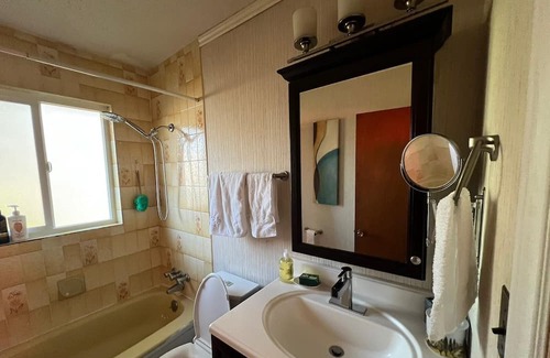 Delta House | Private Designer Room with Patio near Sungod Rec Center