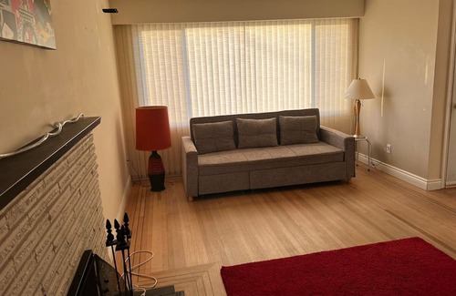 Delta House | Private Designer Room with Patio near Sungod Rec Center