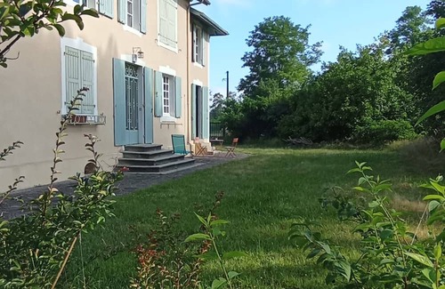 Laluque Apartment | Location Appartement Dans une Grande Maison de Campagne Avec Jardin Boisé