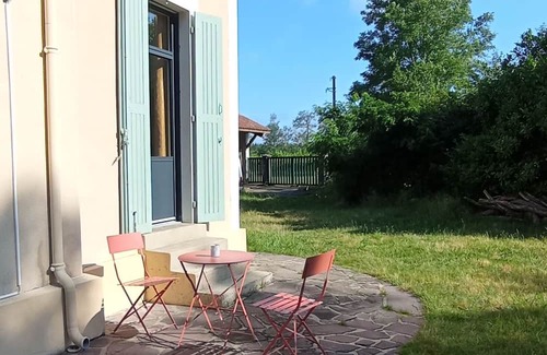 Laluque Apartment | Location Appartement Dans une Grande Maison de Campagne Avec Jardin Boisé