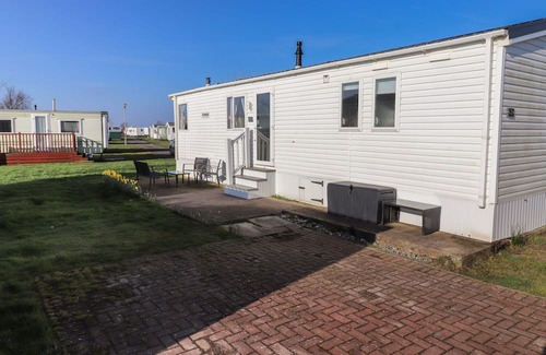 Maryport Cottage | FLOSH CARAVAN, pet friendly, character holiday cottage in Aspatria