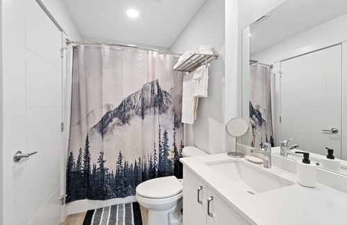 Regional District of Nanaimo Condo | Modern 1 bedroom condo with parking, centrally located
