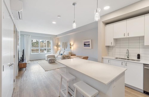 Regional District of Nanaimo Condo | Modern 1 bedroom condo with parking, centrally located