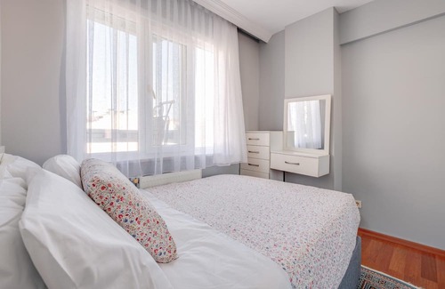 Ortakoy Apartment | Central Flat w Balcony 5 min to Ortakoy Square