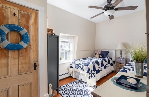 The Point House | Cozy retreat, historic neighborhood, 2 blocks to ocean & 10 min walk downtown!
