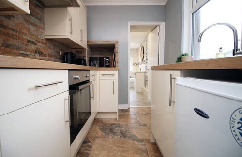 Abertillery House | Cosy 3BR Home| Scenic Views| Ideal for Walks & Work