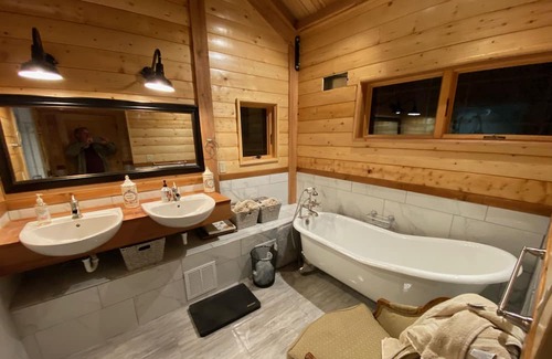 Coarsegold House | Modern Barn Retreat near Yosemite on a working cattle ranch. Pet Friendly.