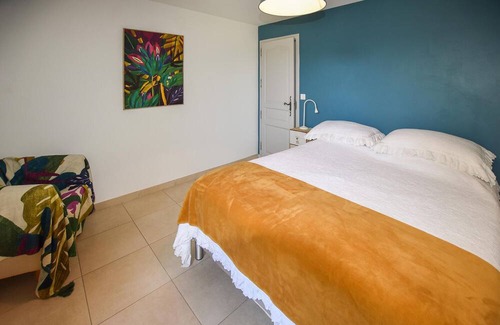 La Tour-d'Aigues House | 4 bedroom accommodation in La Tour-d'Aigues