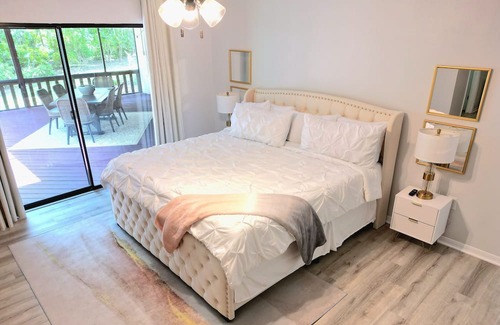 Eustis Villa | Luxury Villa by Downtown Mt Dora