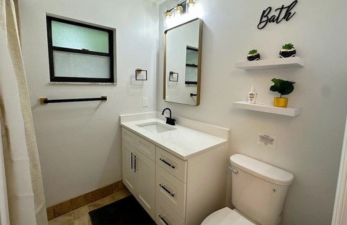 Eustis Villa | Luxury Villa by Downtown Mt Dora