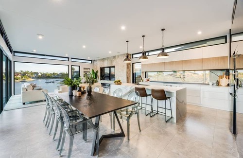 Sorrento Villa | Anchored on an exclusive point position