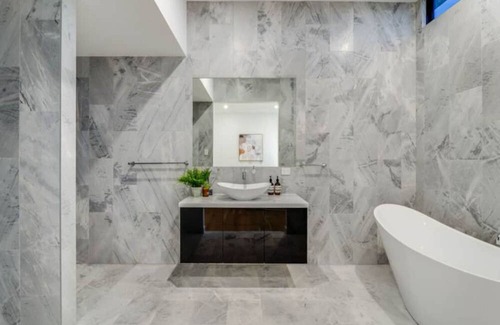 Sorrento Villa | Anchored on an exclusive point position