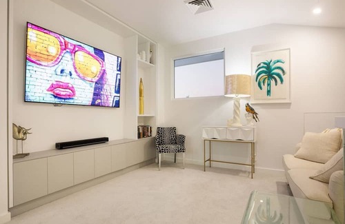 Sorrento House | Anchored on an exclusive point position