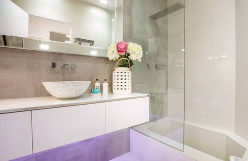 Sorrento House | Anchored on an exclusive point position