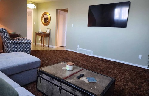 Tillsonburg Apartment | Generational Delight!!