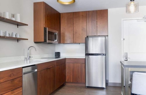Fairfield House | UPGRADE YOUR EXTENDED STAY EXPERIENCE.