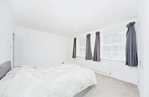 Purley House | 5BR Family Home Close to Parks and City Links