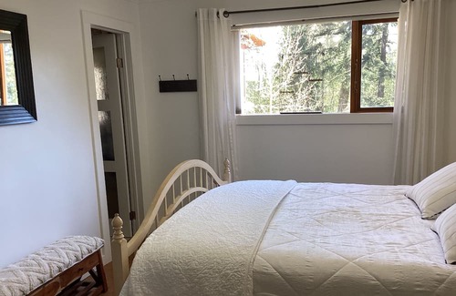 Blind Bay Bed & Breakfast | Tranquil Place Retreat on 1.5 acres- Complete duplex