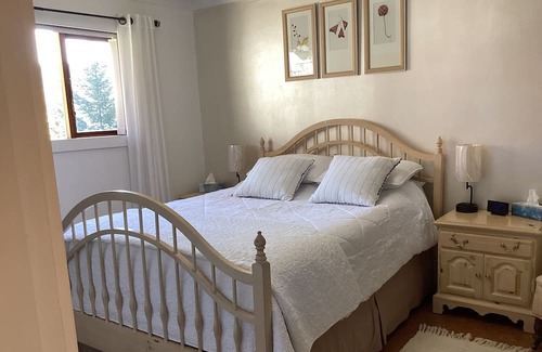 Blind Bay Bed & Breakfast | Tranquil Place Retreat on 1.5 acres- Complete duplex
