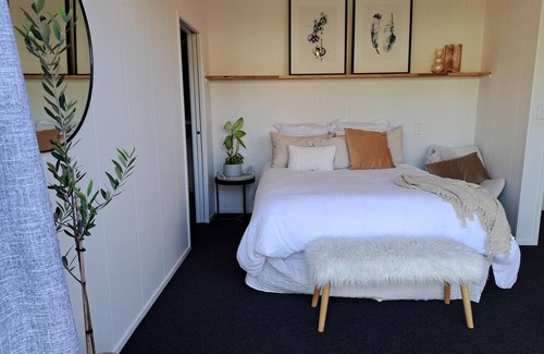 Ruakaka House | The Glasshouse - Ruakaka, Boutique accommodation