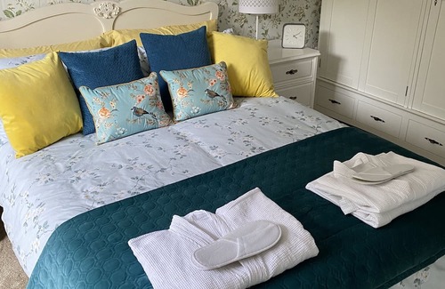 Bridgnorth Cottage | Little Orchard Stables is a Hot Tub getaway in beautiful Shropshire countryside