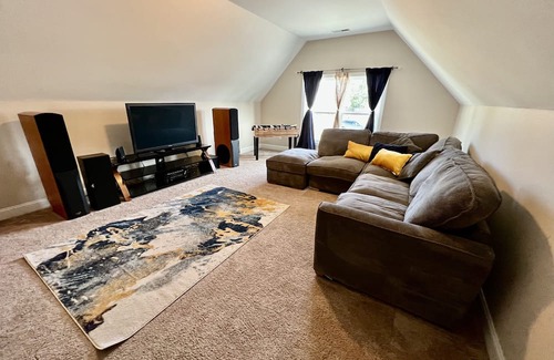 Aberdeen House | 4BR Getaway Close 2 US Open 2024